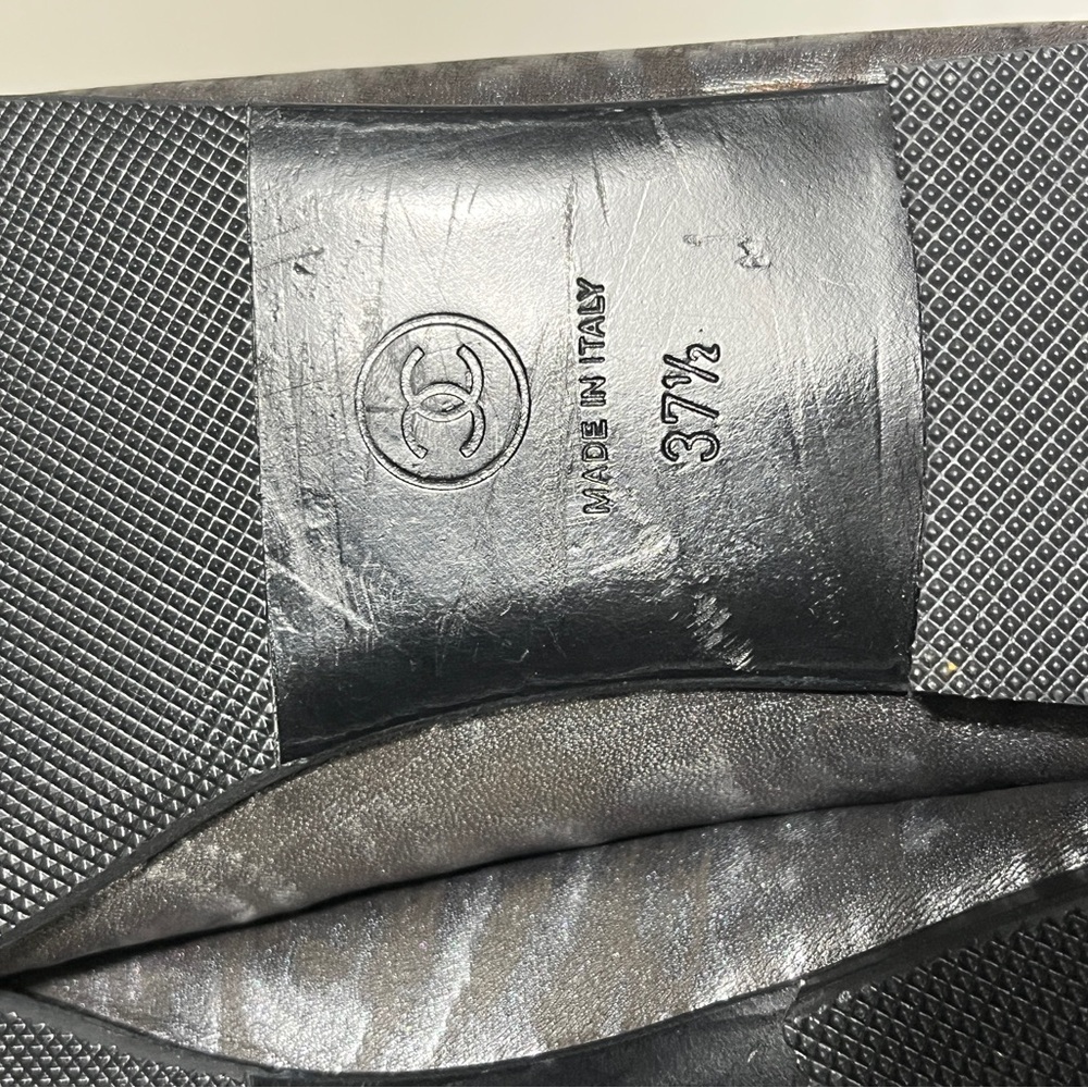 CHANEL Black and Silver Leather Flats - Picture 6 of 9